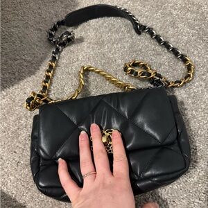 Chic Black Quilted Handbag